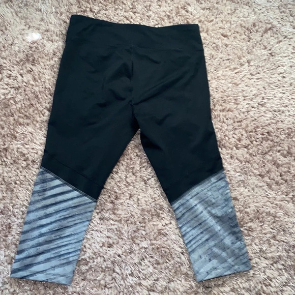 Under Armour heat gear cropped compression leggings Sz L - Picture 5 of 8